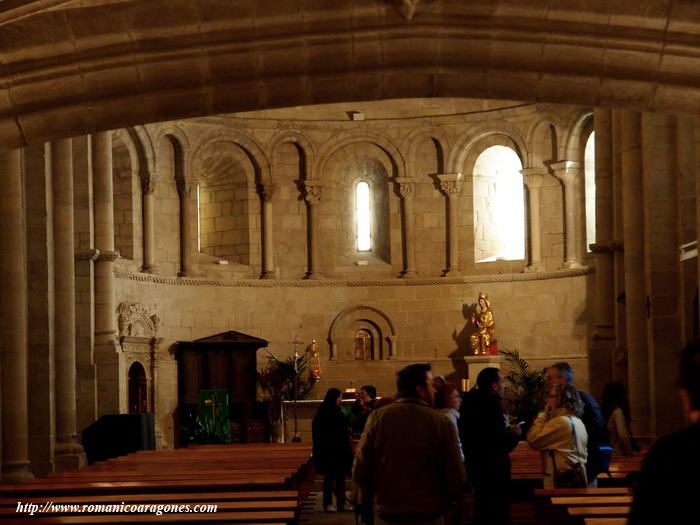 NAVE HACIA LA CABECERA, DESDE DEBAJO DEL CORO
